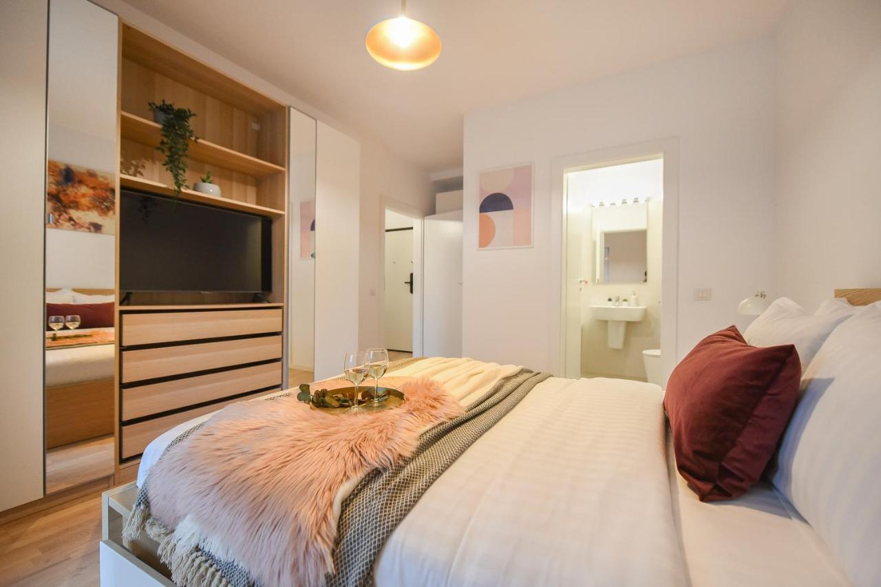 Vacation Feel - 2Br Apartment With Terrace & Private Parking In Baneasa Bucharest Exterior photo