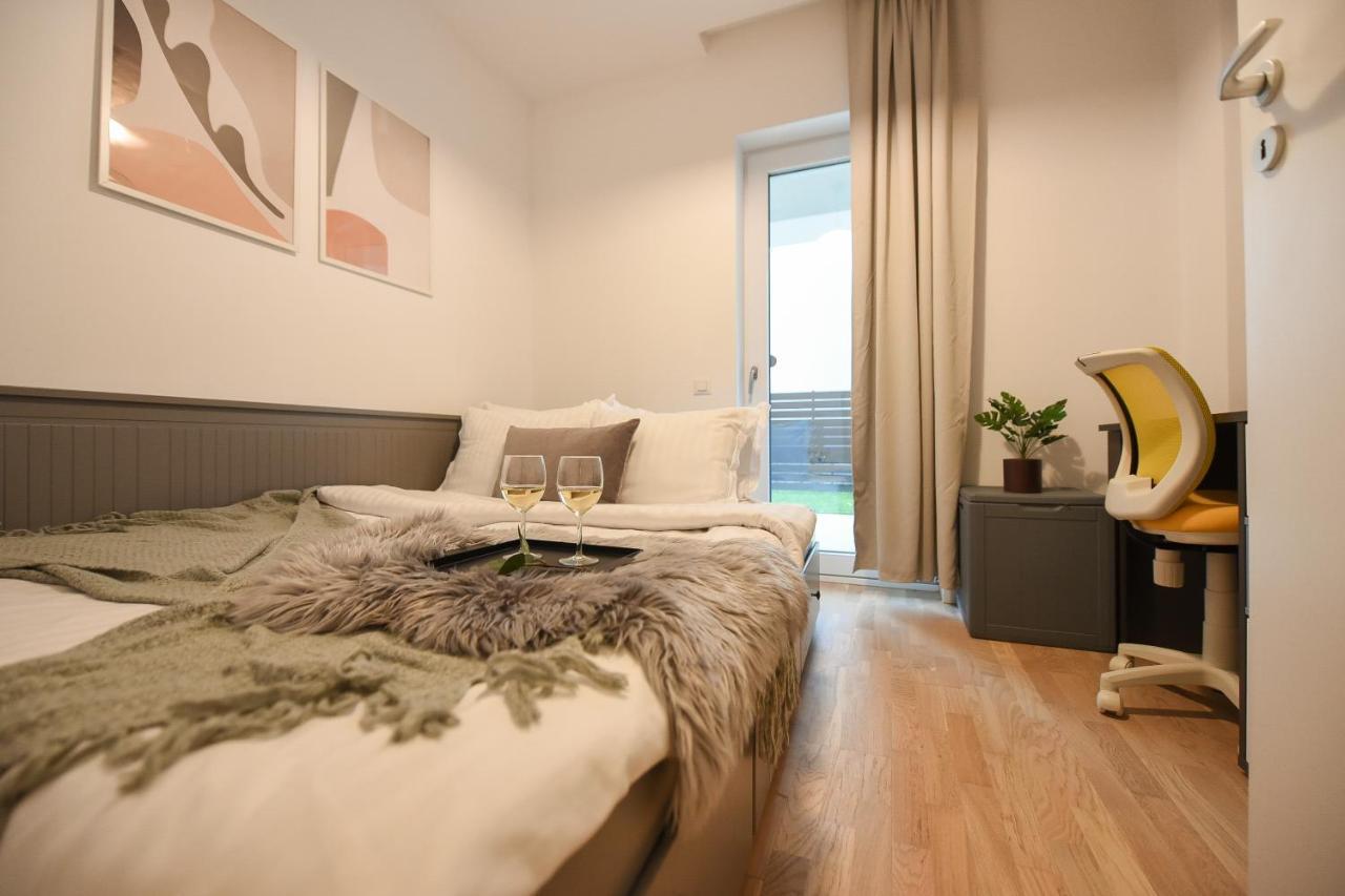 Vacation Feel - 2Br Apartment With Terrace & Private Parking In Baneasa Bucharest Exterior photo
